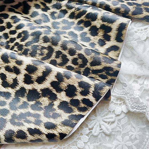 Стрейчевый кожзаменитель с принтом - леопард - 25*34 см