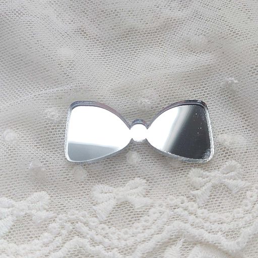 Декор з акрилу - дзеркальне срібло - "Краватка-метелик"